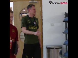 Bernd leno gives us a fresh perspective at training | com/newsarsenal