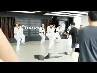 200729 sf9 summer breeze taekwondo version behind