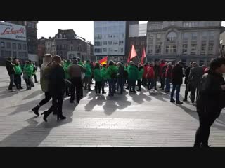 13 02 19 charleroi, belgique devant rive gauche piquet syndicat et gilets