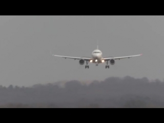 Unbelievable crosswind landings during a storm with 20 aborted landings go around !!(7)