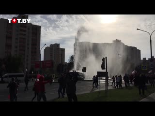 В минске протестующие вывели из строя два водомета (1)