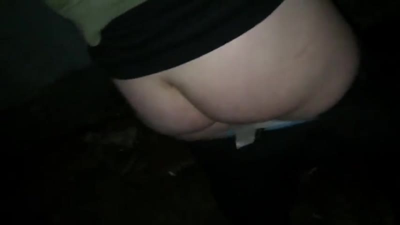 Выебал зрелую тетю в подьезде пока никто не видит