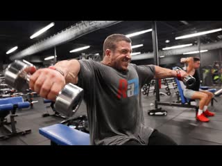 Brett wilkin trains chest & delts