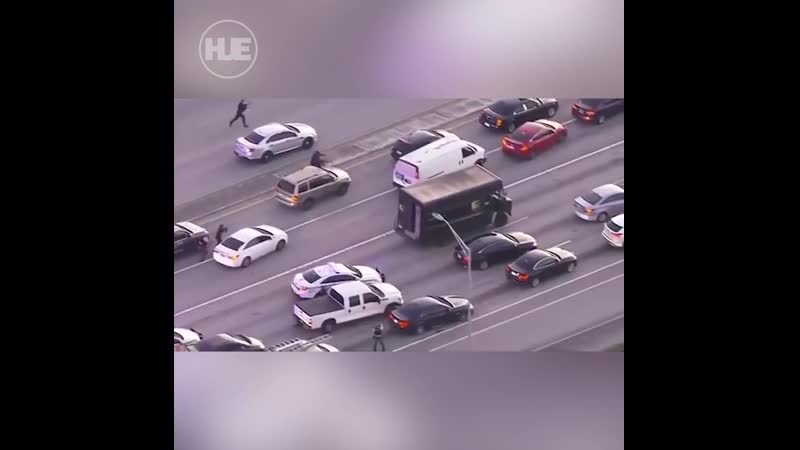 Погоня и стрельба в штатах убиты двое грабителей, заложник и случайный свидетель