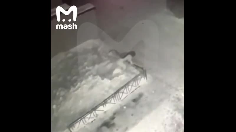 В томске из окна четвёртого этажа выпала 18 летняя девочка и осталась жива