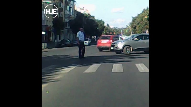 В орле регулировщик недооценил опасность перекрестка