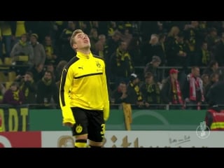 Chewing gum skills felix passlack’s very own keepy uppy challenge