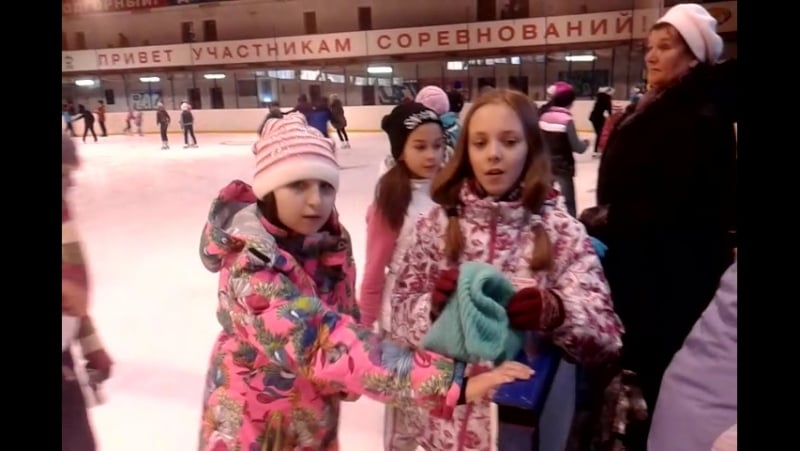 Погружение в факеле у наших девчонок местные ребята срывают шапки на катке