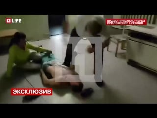 Боевой олень врач избивает пациента