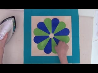 How to piece and applique a daisy dresden plate quilt block