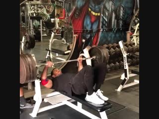 Strong triceps are essential to a strong bench press