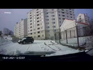 Quick thinking driver reverses away from sliding car viralhog