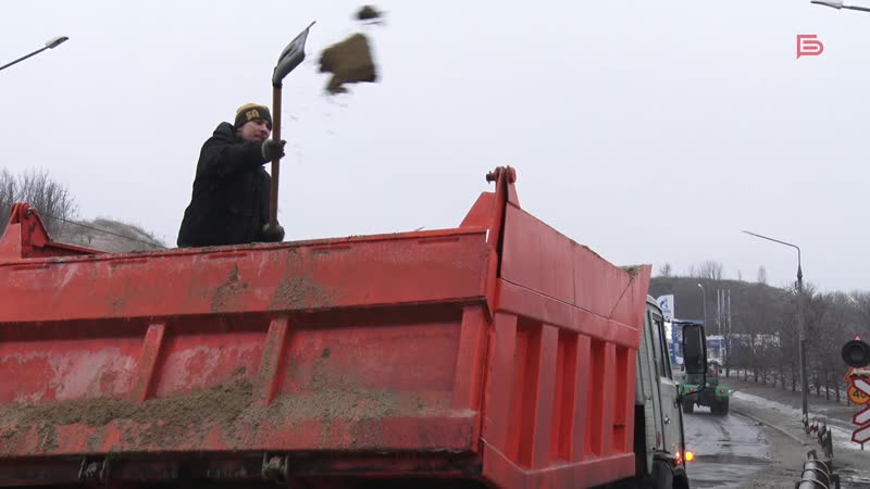 Коммунальщики работают круглосуточно