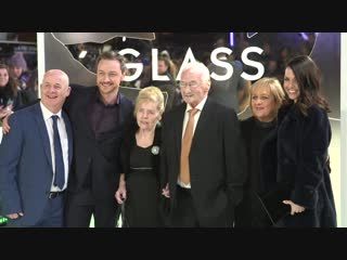 Glass premiere highlights samuel l jackson, sarah paulson james mcavoy anya tpornr joy bruce willis3