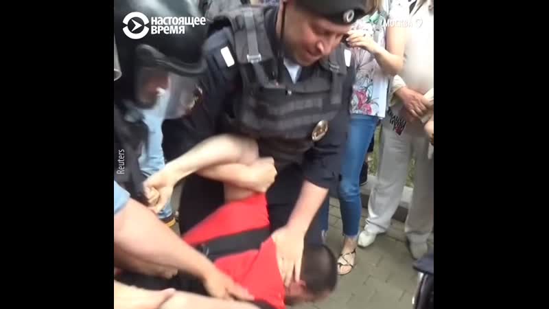 Как задерживали людей на марше в поддержку голунова