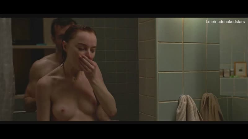 Фиби дайневор (phoebe dynevor hot scenes in "fair play" 2023)