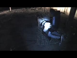 Русская сексвайф ебется с негром в заброшенном доме