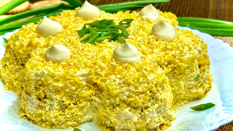 Делюсь бюджетным но интересным рецептом салата с крекером