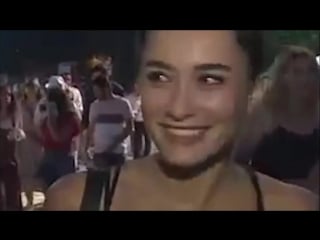 Hande doğandemirde shakira konserinde görüntülenen ünlü i̇simler arasında yer al