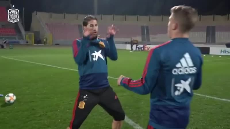 Серхио рамос и икер муниаин тики тики, мяу мяу