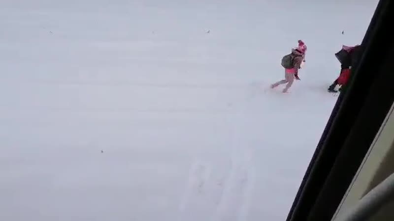 Kyiv boryspil express зламався на другий же день після запуску дюди вистрибують з потягу, щоб встигнути на свій рейс