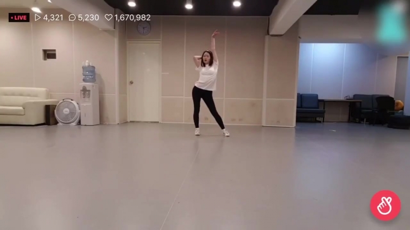 Рена танцует блэкпинк