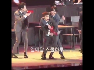 Чонин хочет обнимашек