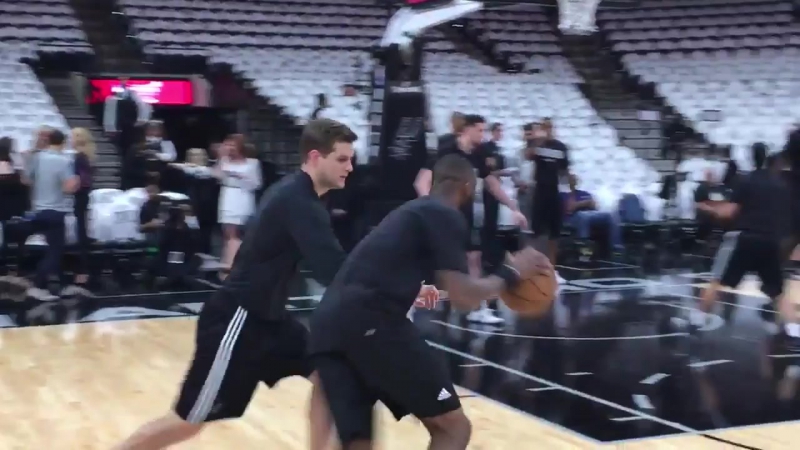 Разминка симмонса и мюррея перед третьим матчем с голден стейт