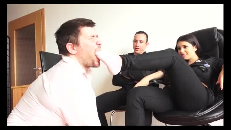 Cuckold köle çorap kokluyor