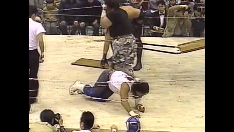 Hideki hosaka, yukihiro kanemura, gladiator and mr pogo vs katsutoshi niiyama, atsushi onita, masato tanaka and mr gannosuke