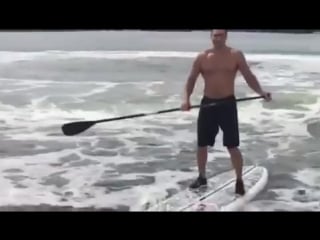 Briggs taunts wlad at sea, creates wake that knocks champ into the water