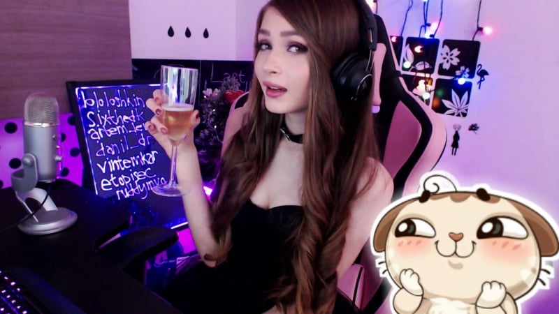 Новогоднее поздравление паблика "давай, хвастайся" от стримерши карины