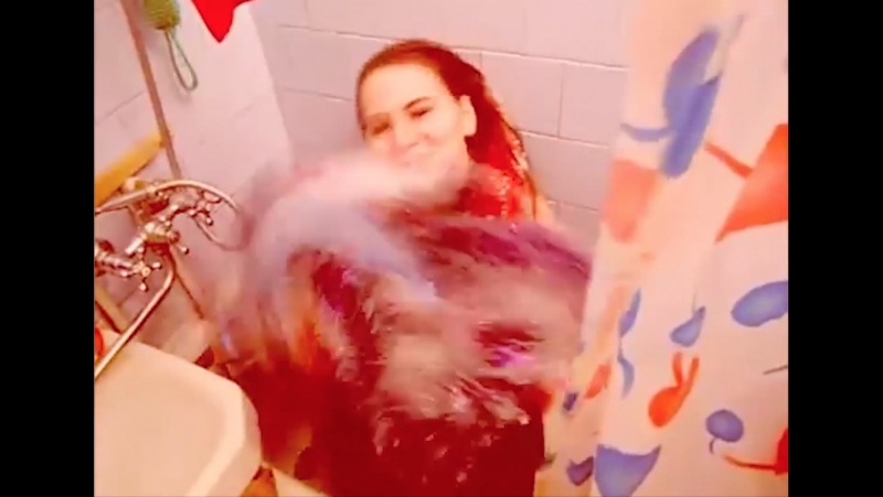 Героиня секс видео из клуба сочиняла хиты в стиле "стекловаты"