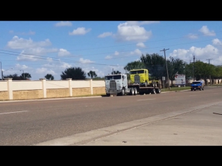 1981 freightliner cabover riding with trailer