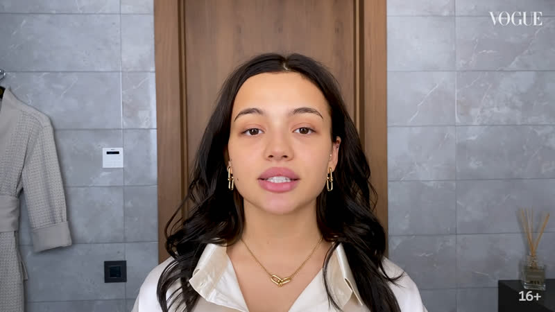 Валя карнавал показывает повседневный макияж с акцентом на глаза