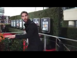 Darren criss looking dapper and that’s what you missed in the glambot at the #goldenglobes