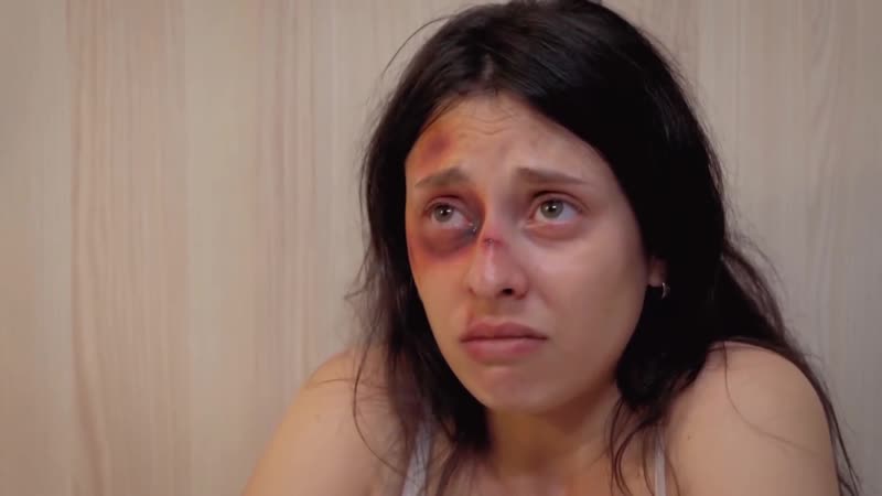 Он дурно обращался со своей женой, пока его сын не сделал это