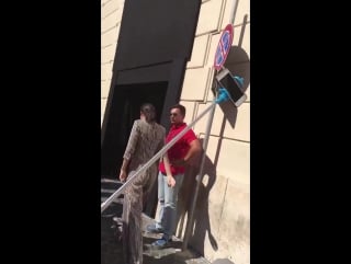 Kendall at the trevi fountain