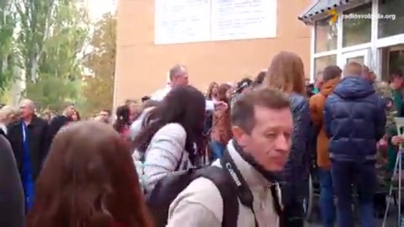 До лікарні доправили 5 бійців, поранених під час перемир’я (відео)