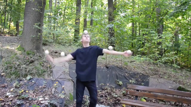 Завораживающие жонглирование