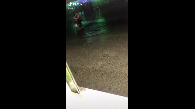 И звание "мать года" (рукалицо) получает