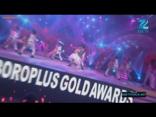 Sanaya irani anuj sachdeva at 6th boroplus gold awards [hd]