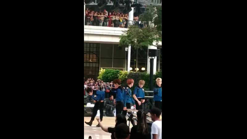 Nonton di belakang sangat jauh bisa apa aku tu aceinjakarta @official ace7 ace 에이스