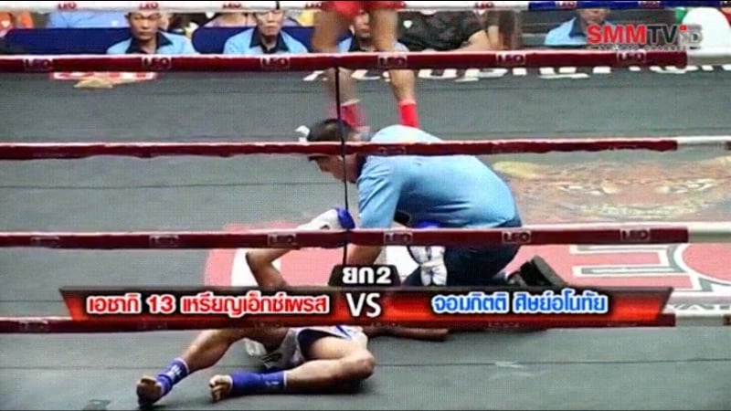 Муай тай на стадионе раджадамнерн spinning shit!