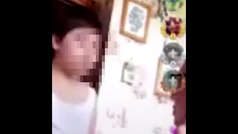 Власти проверят мать, которая вела развратный стрим при сыне