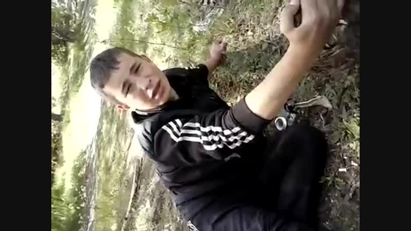 Парень накурился первый раз)))