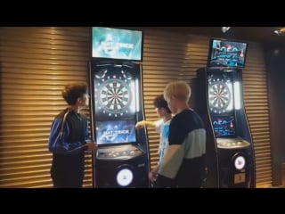 20170429 romeo (로미오) playing darts at red & blue tokyo
