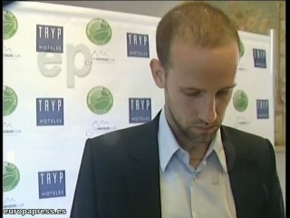 Gonzalo miró, feliz con amaia montero