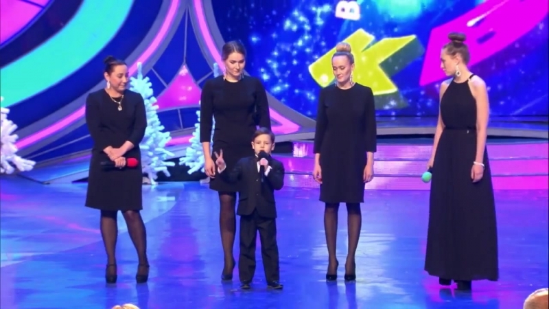 Маленький мальчик взял инициативу в свои руки