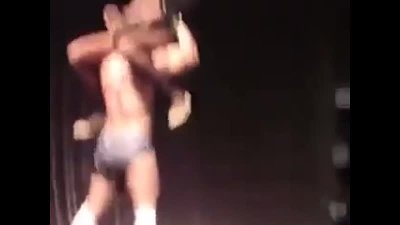 Стрипперы отжигают с девочками